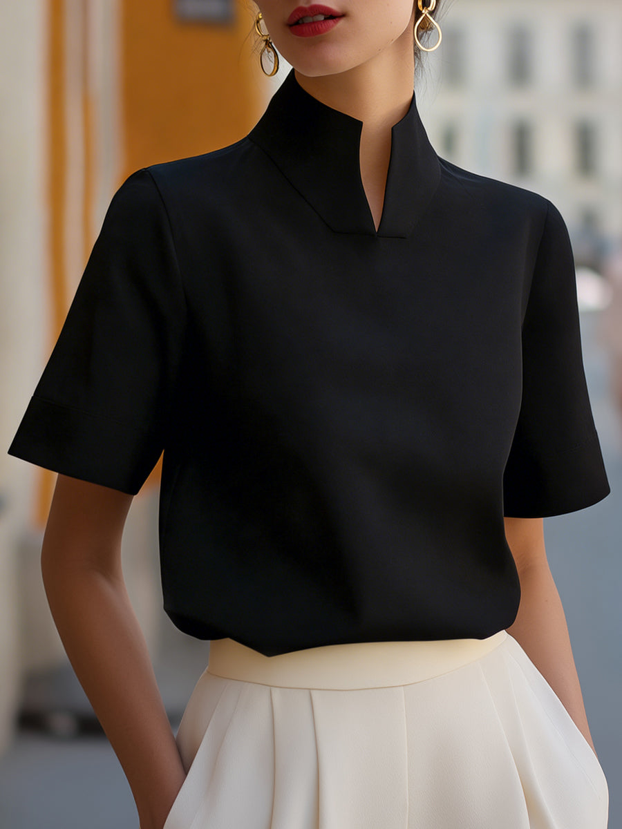 Minimalistisk struktureret bluse med opstående krave