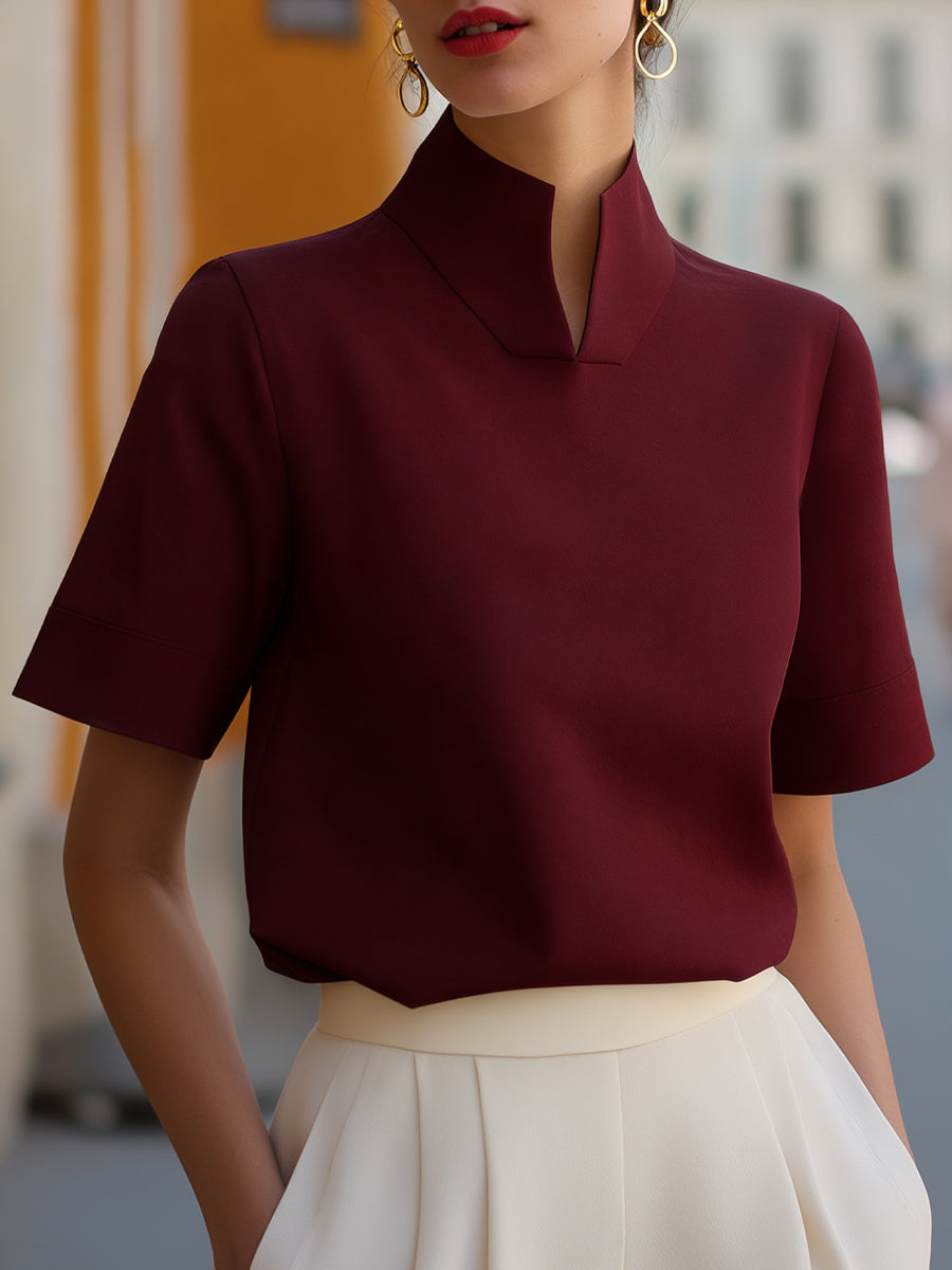 Minimalistisk struktureret bluse med opstående krave