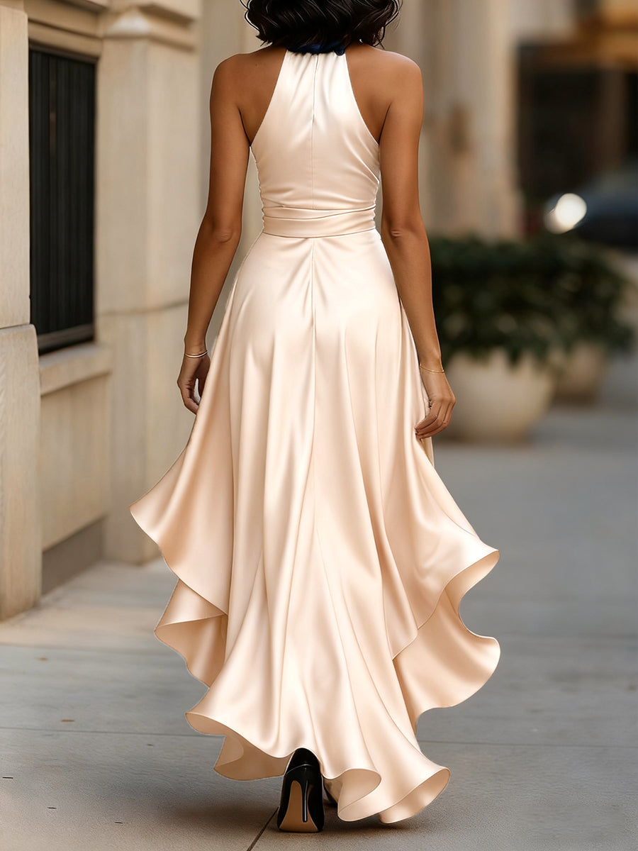 Midnight Elegance halterneck-kjole i satin med flæser