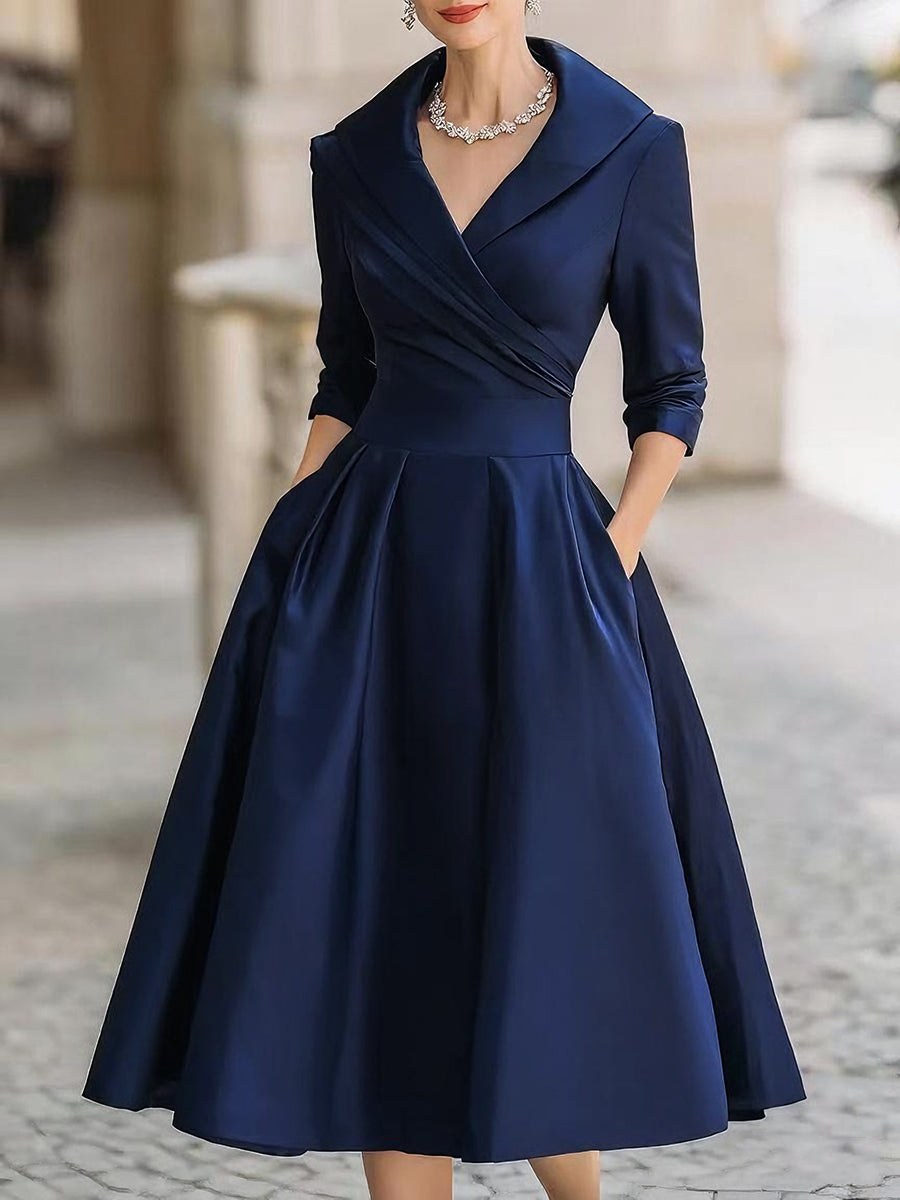 Vintage-inspireret midikjole i satin med draperet krave