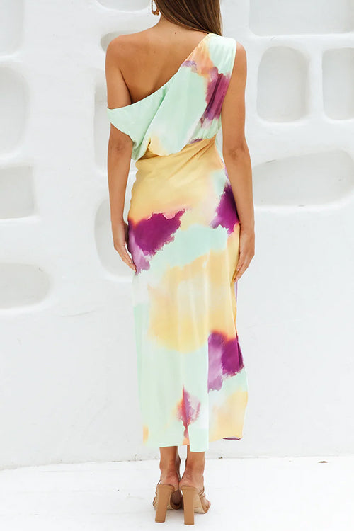 Lang asymmetrisk kjole med tie-dye-print