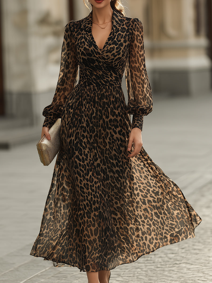 Midikjole i leopard med lange ærmer