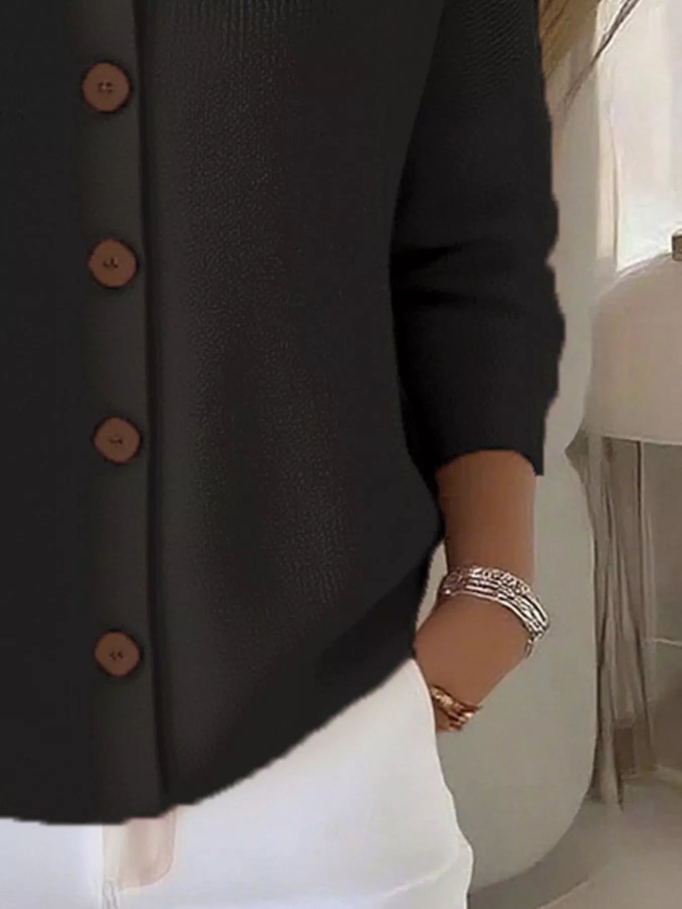 Mila™ – Elegant Striktrøje med Knapper