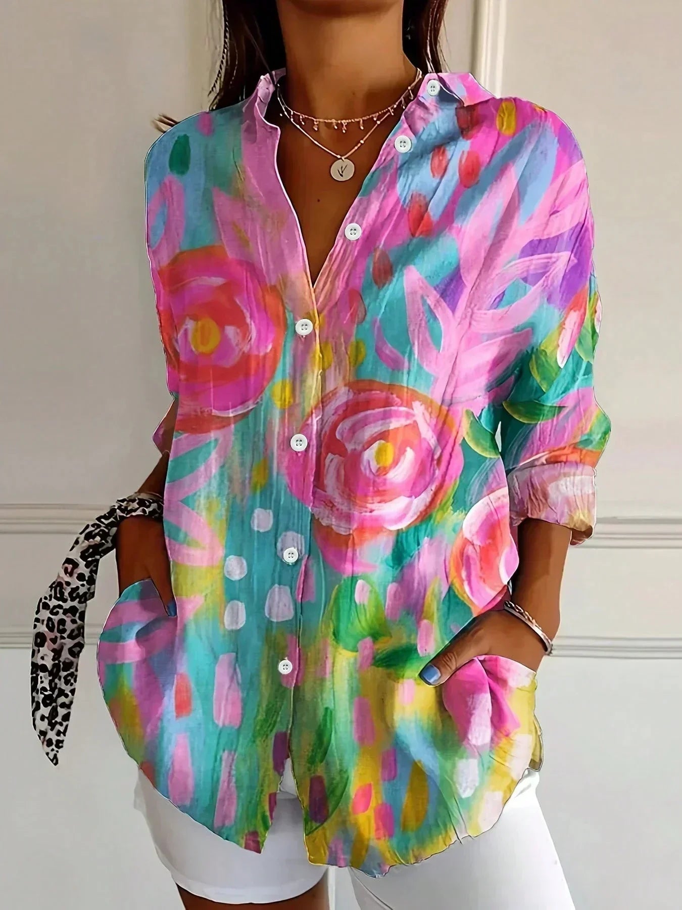 Astrid | Bluse med farverige mønstre