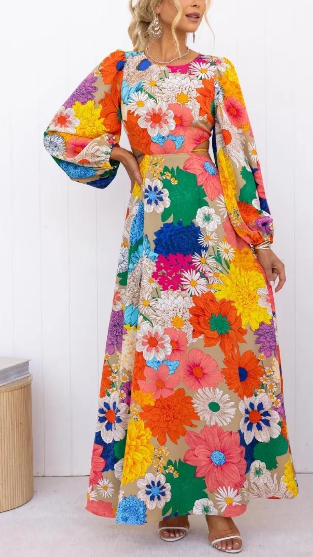 Lang kjole med åben ryg og elastisk blomsterkant