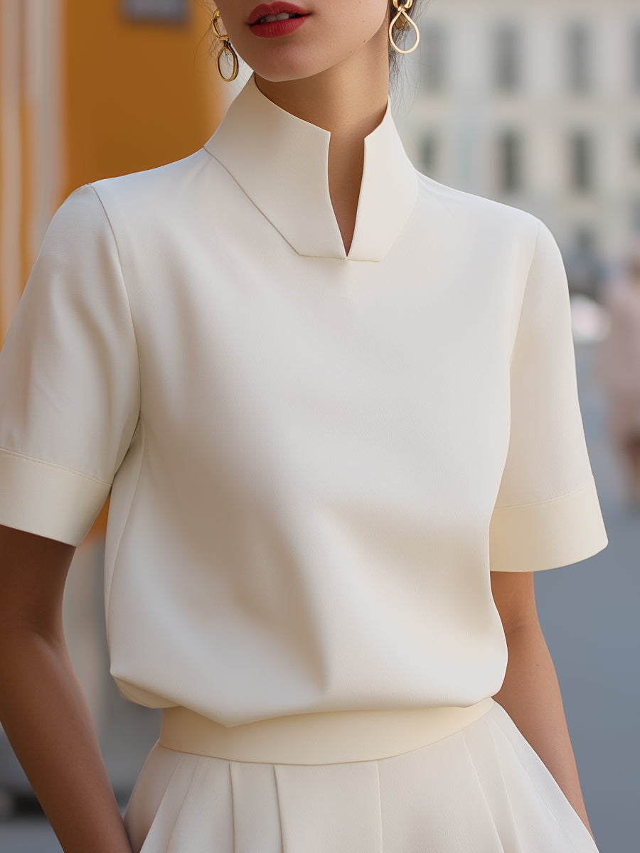 Minimalistisk struktureret bluse med opstående krave