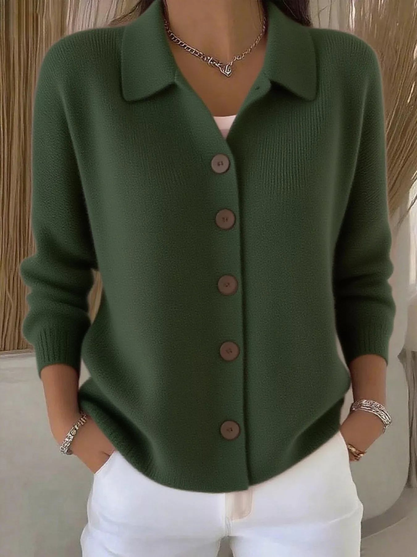 Mila™ – Elegant Striktrøje med Knapper