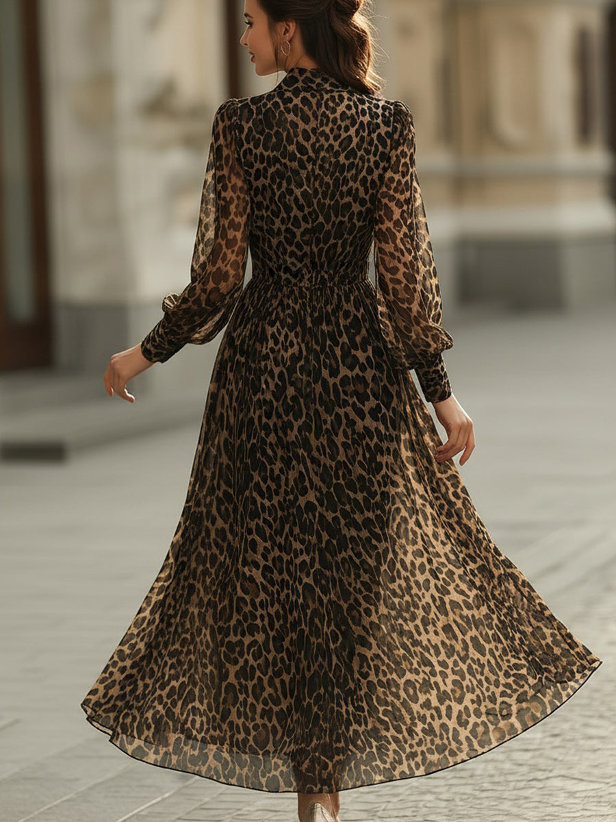 Midikjole i leopard med lange ærmer