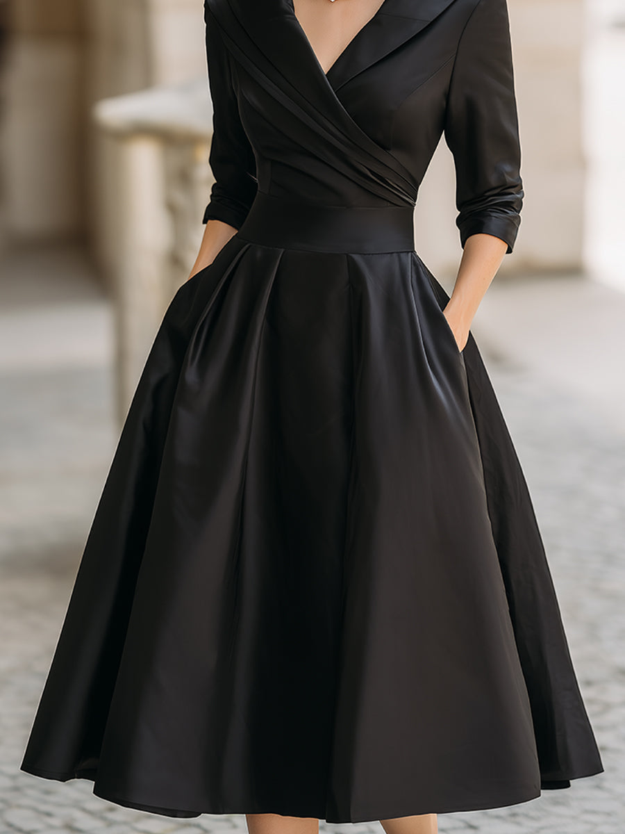 Vintage-inspireret midikjole i satin med draperet krave