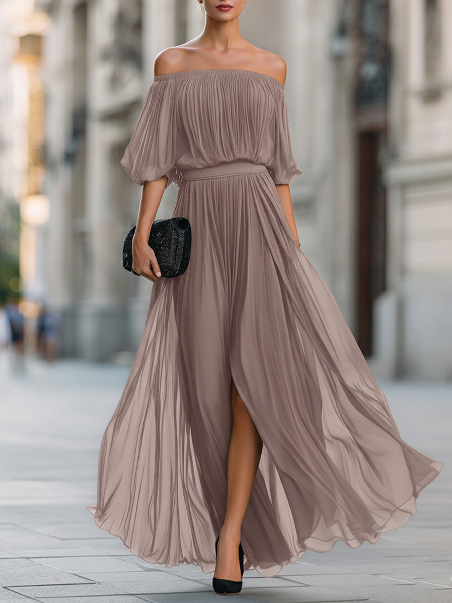 Plisseret maxikjole med off-the-shoulder i chiffon