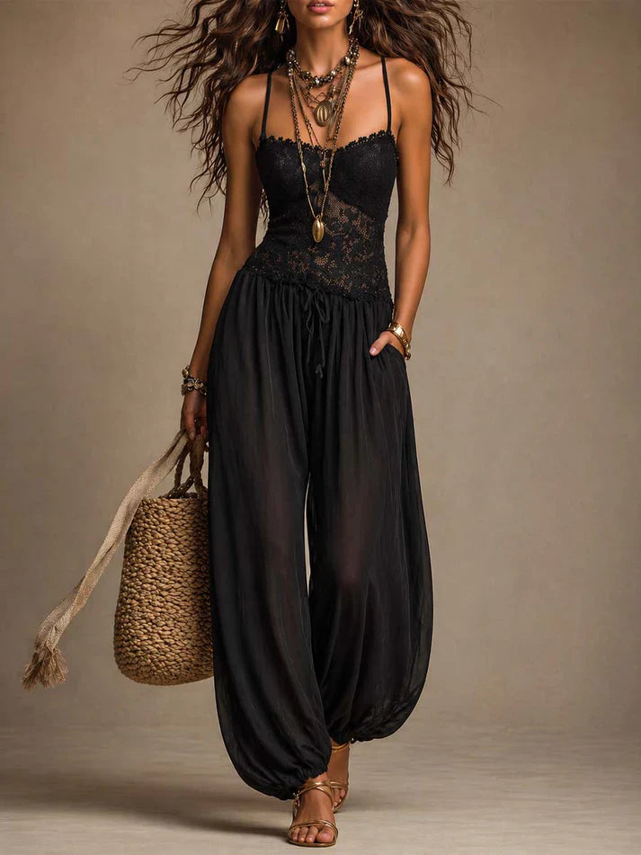 Laia – Jumpsuit med halterneck og blonder