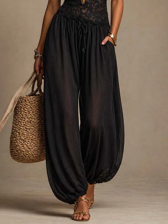 Laia – Jumpsuit med halterneck og blonder