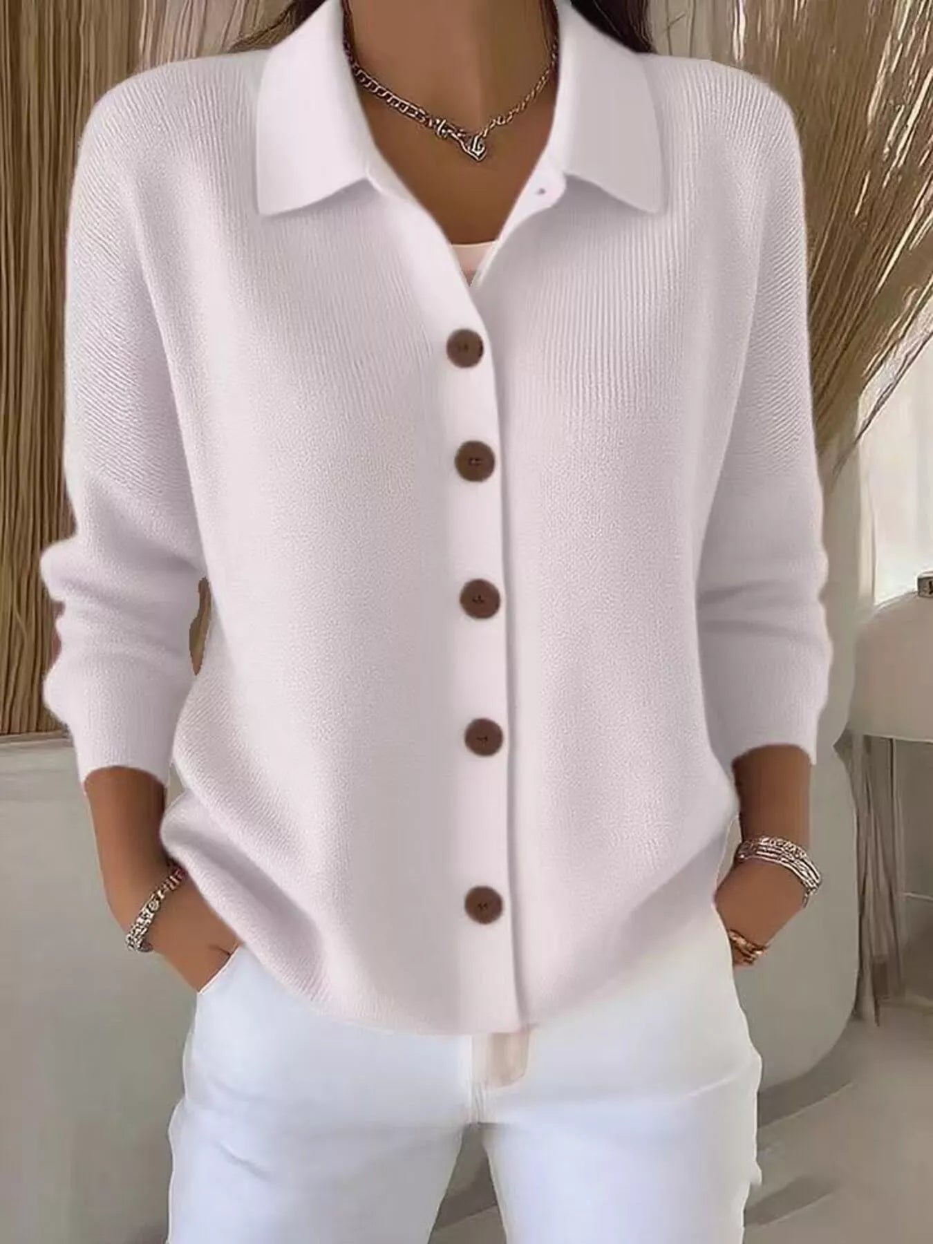 Mila™ – Elegant Striktrøje med Knapper