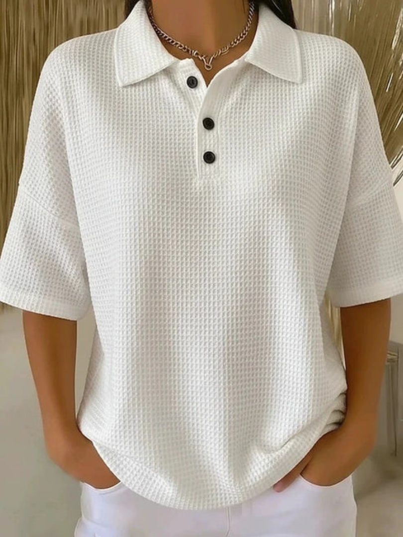 Celena– Komfortabel polo-bluse med vaffelstruktur
