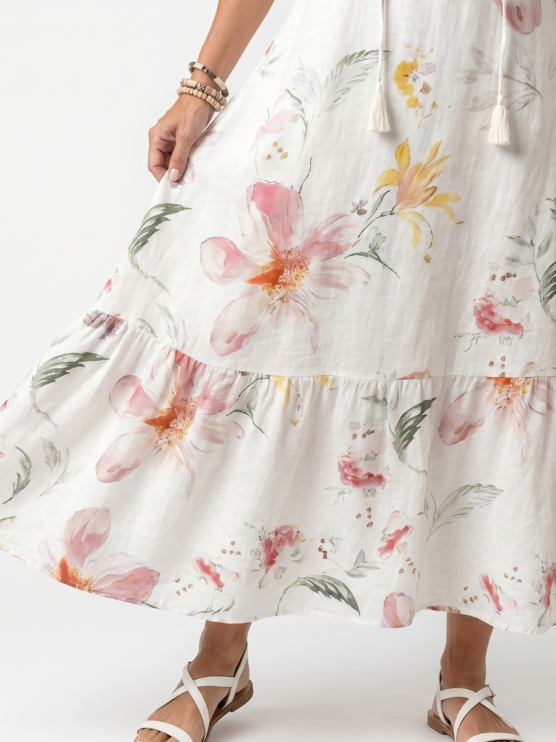 Noa | Blød, blomstret midi-kjole med lag og kvaster