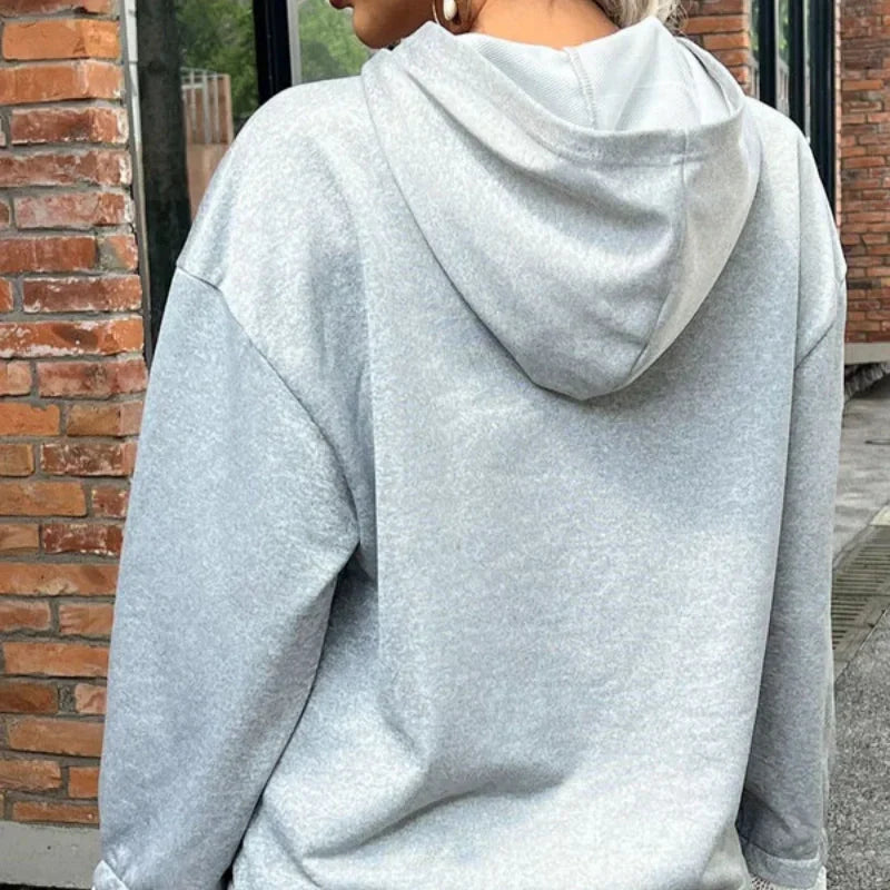 Aveline – Hoodie med blonder og blød komfort