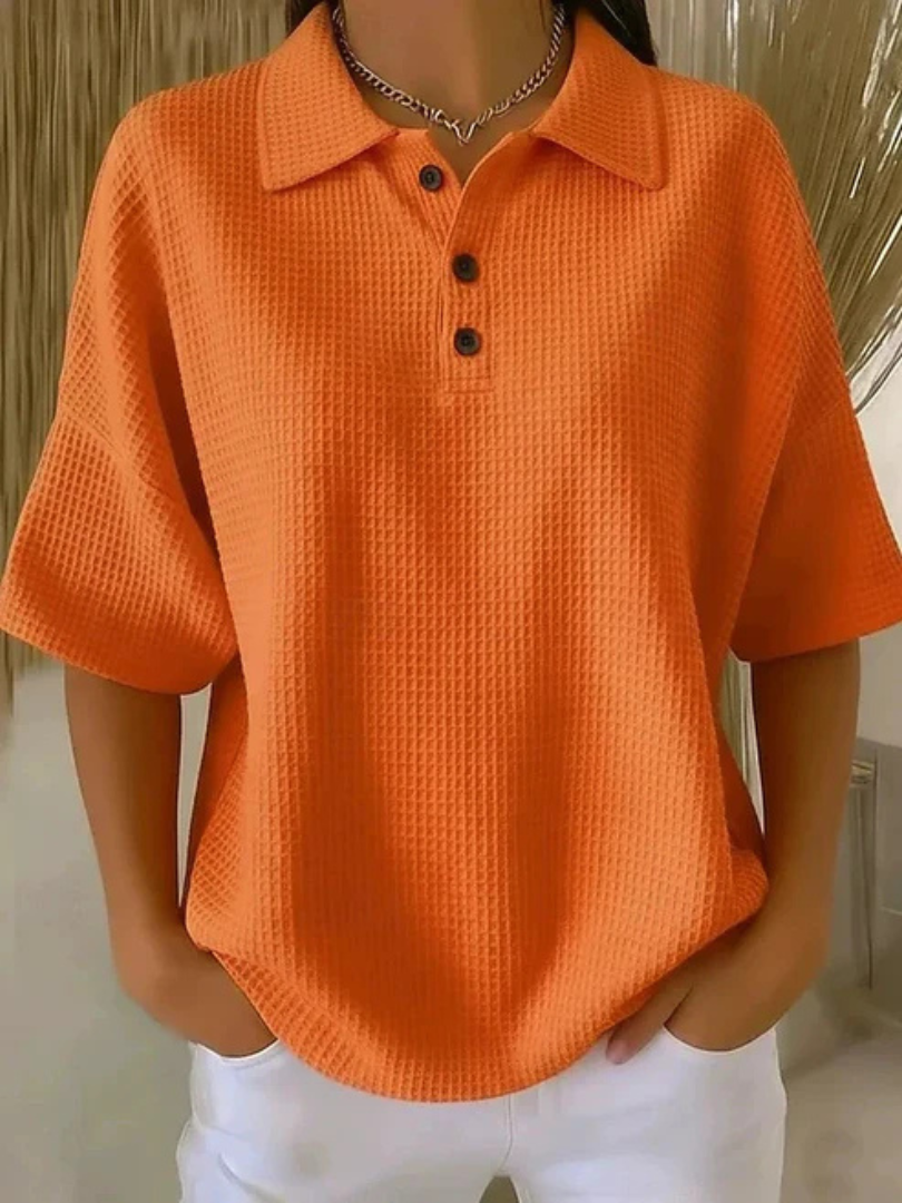 Celena– Komfortabel polo-bluse med vaffelstruktur