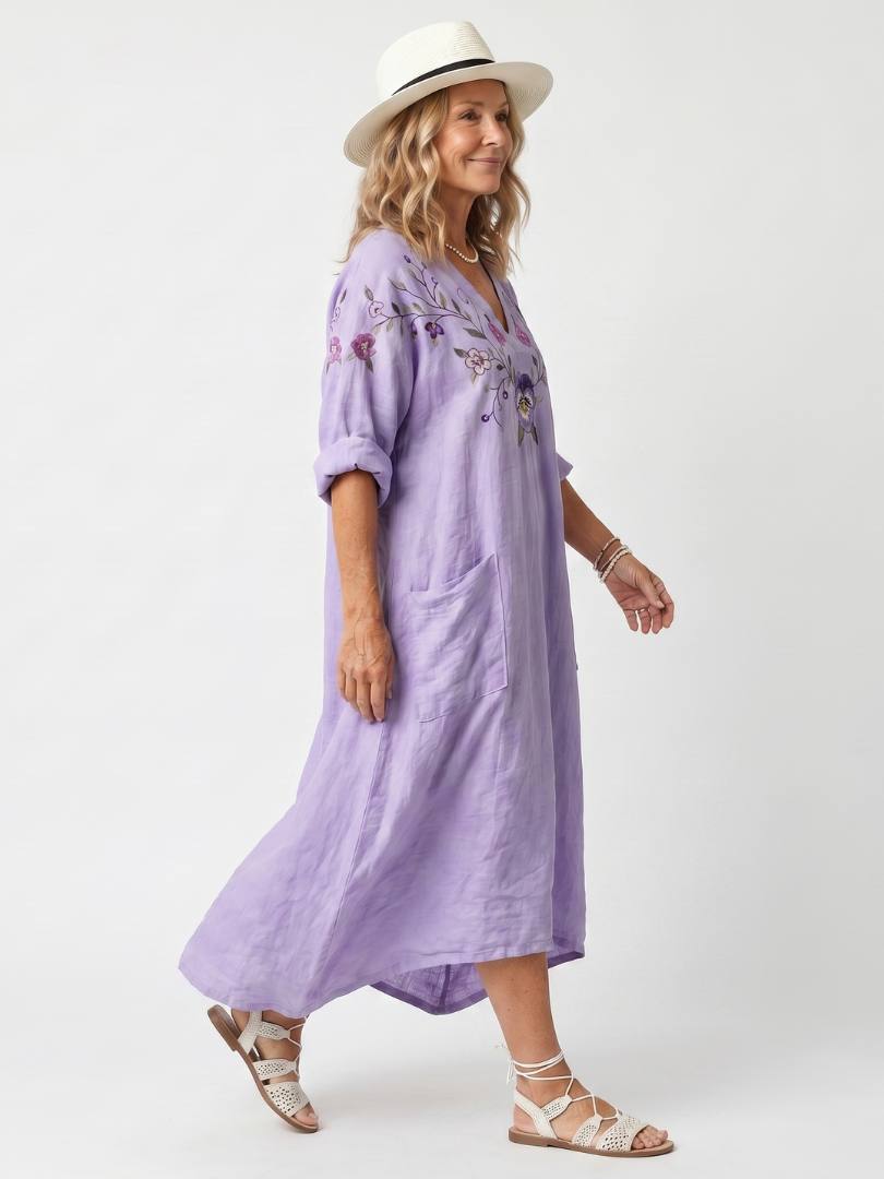 Tavi | Midi-kjole i oversize-størrelse med blomsterbroderi og store lommer