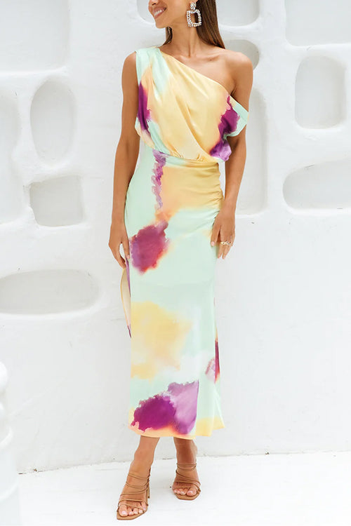 Lang asymmetrisk kjole med tie-dye-print