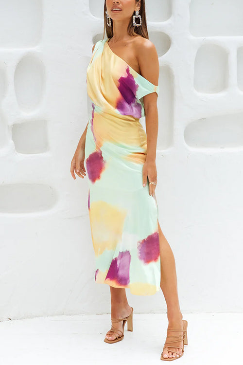 Lang asymmetrisk kjole med tie-dye-print
