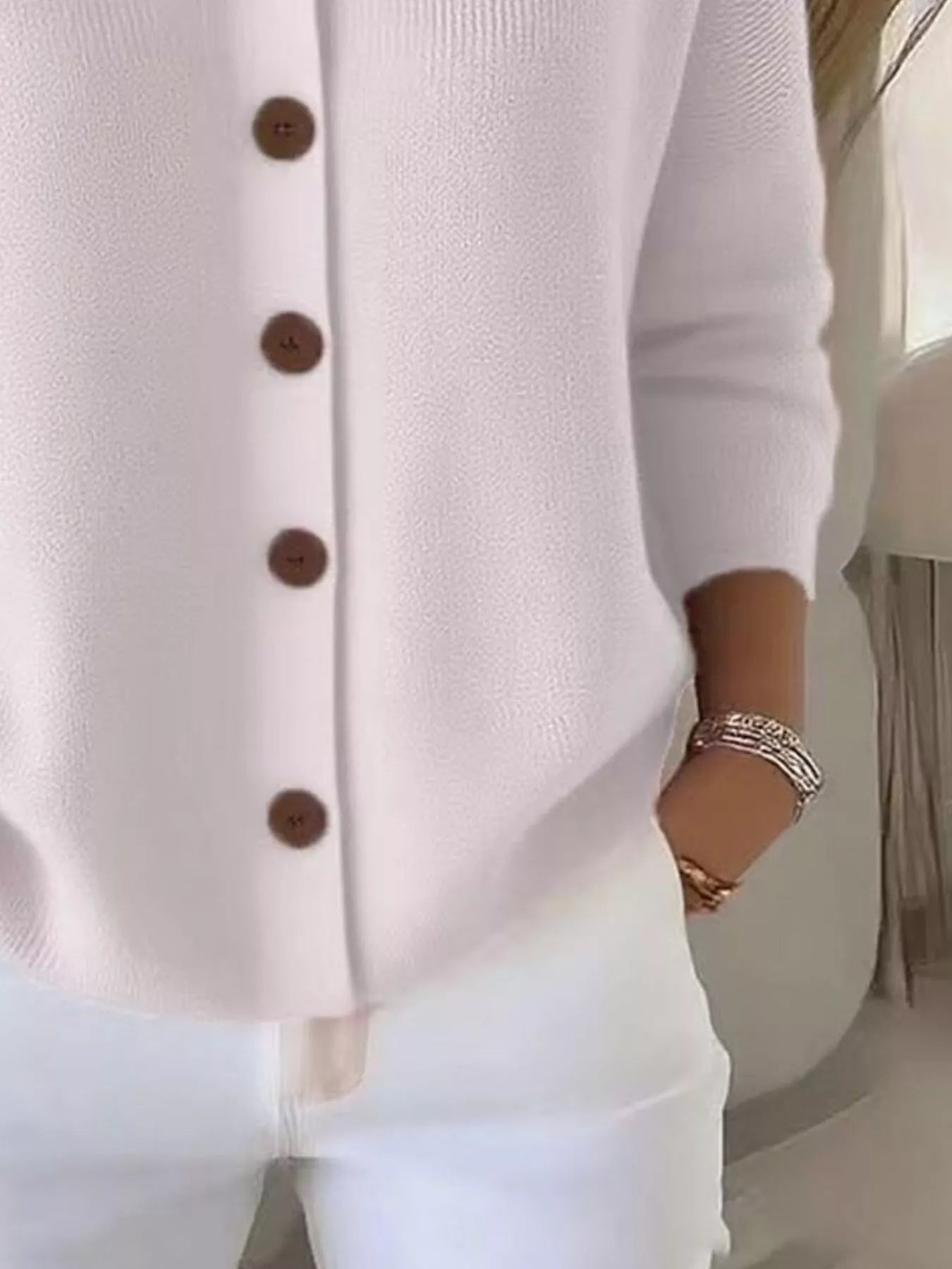 Mila™ – Elegant Striktrøje med Knapper