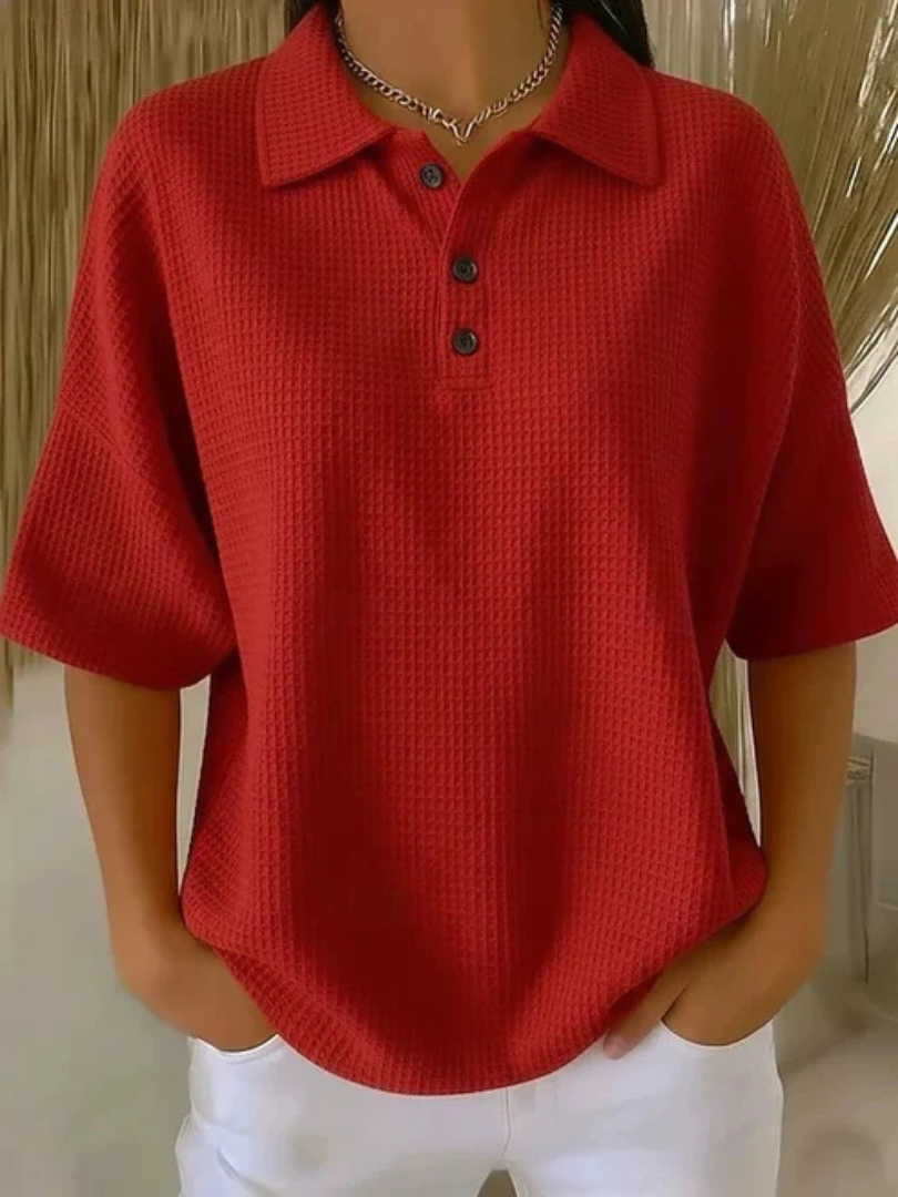 Celena– Komfortabel polo-bluse med vaffelstruktur