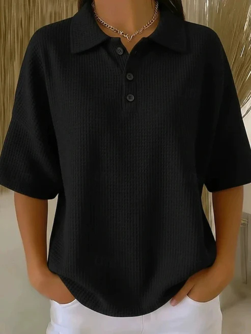 Celena– Komfortabel polo-bluse med vaffelstruktur