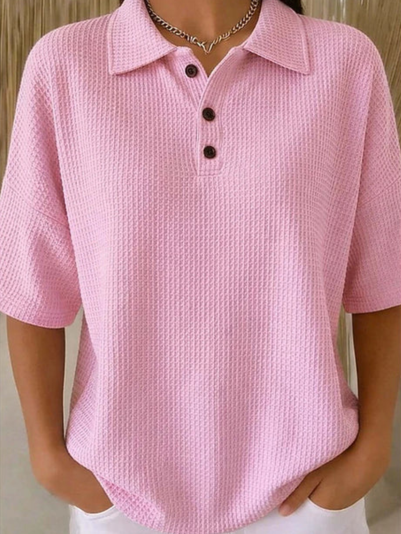 Celena– Komfortabel polo-bluse med vaffelstruktur