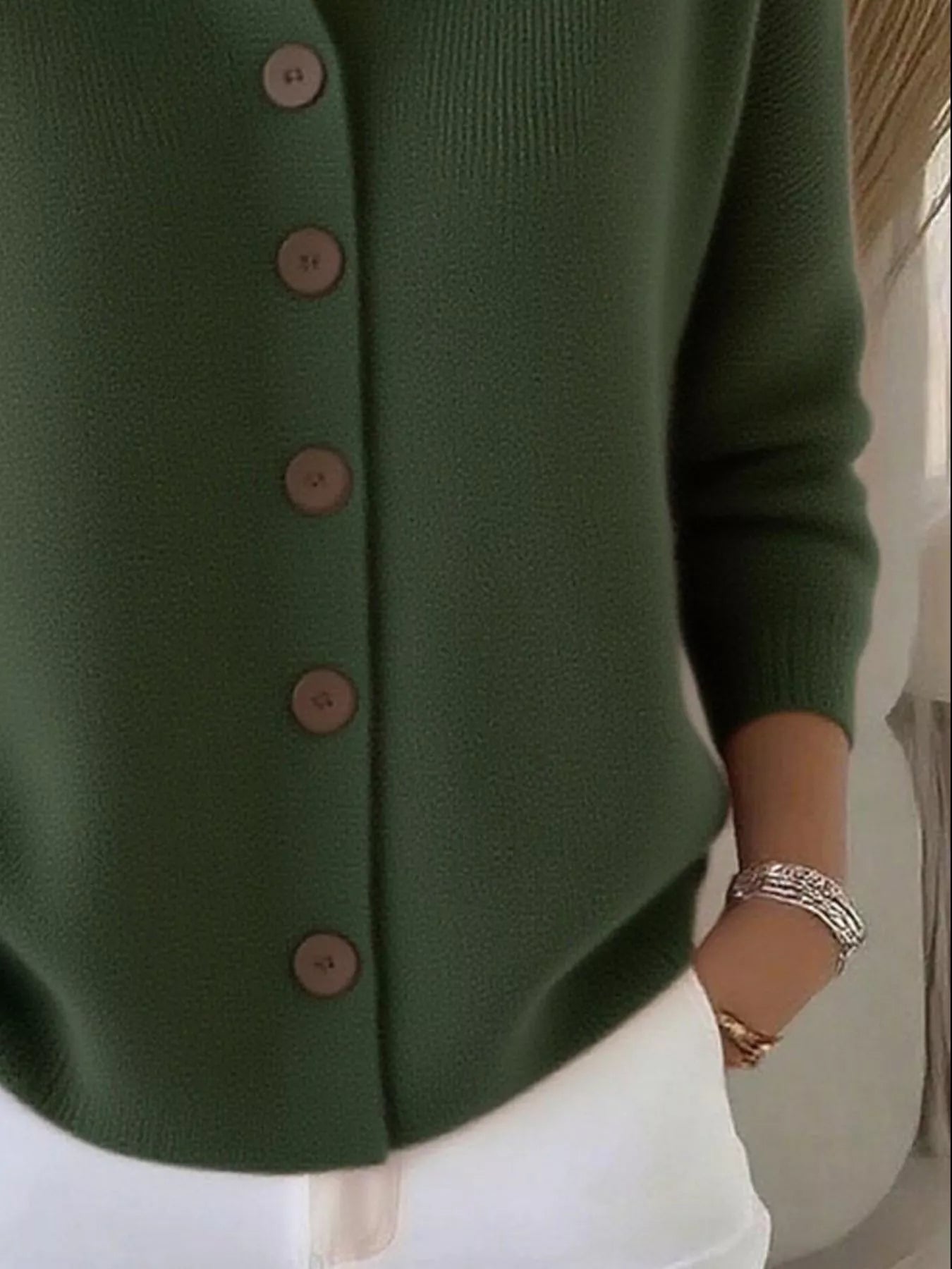 Mila™ – Elegant Striktrøje med Knapper