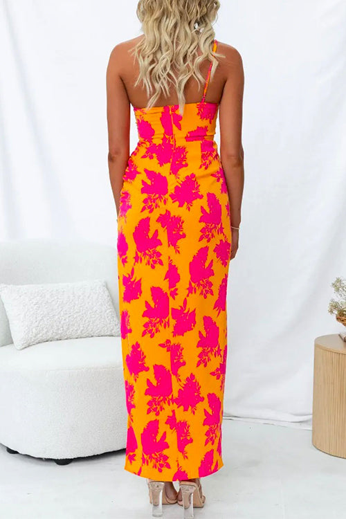 Lang one-shoulder-kjole med slids i siden og elegant print