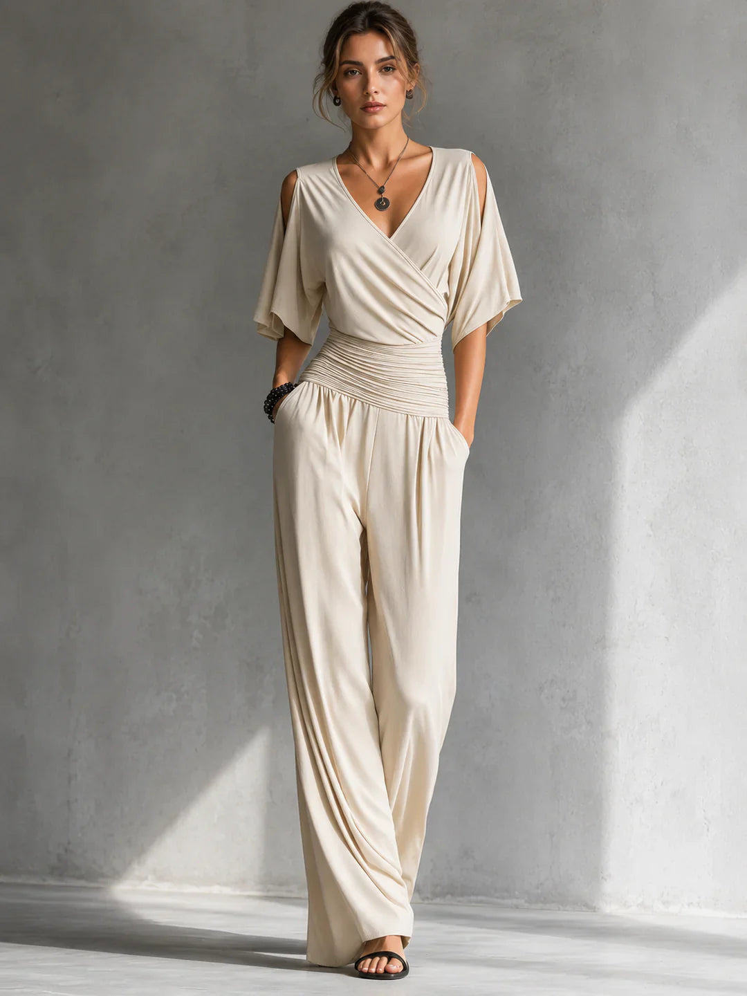 Alia | Elegant jumpsuit med wrap-look og brede ben