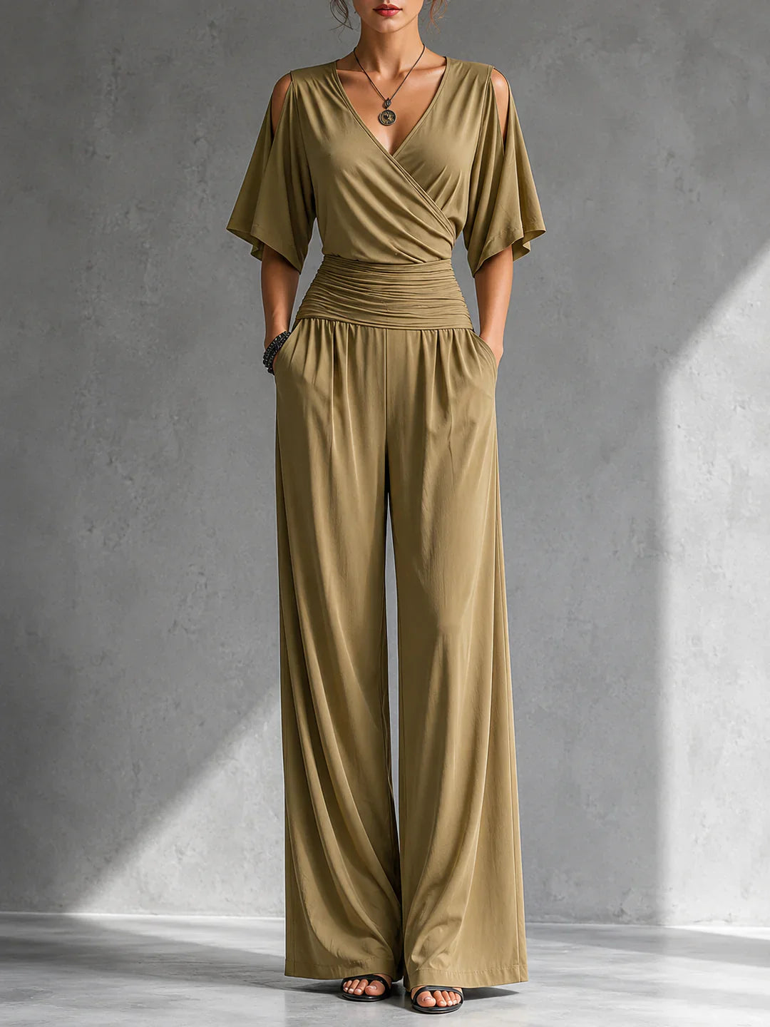 Alia | Elegant jumpsuit med wrap-look og brede ben