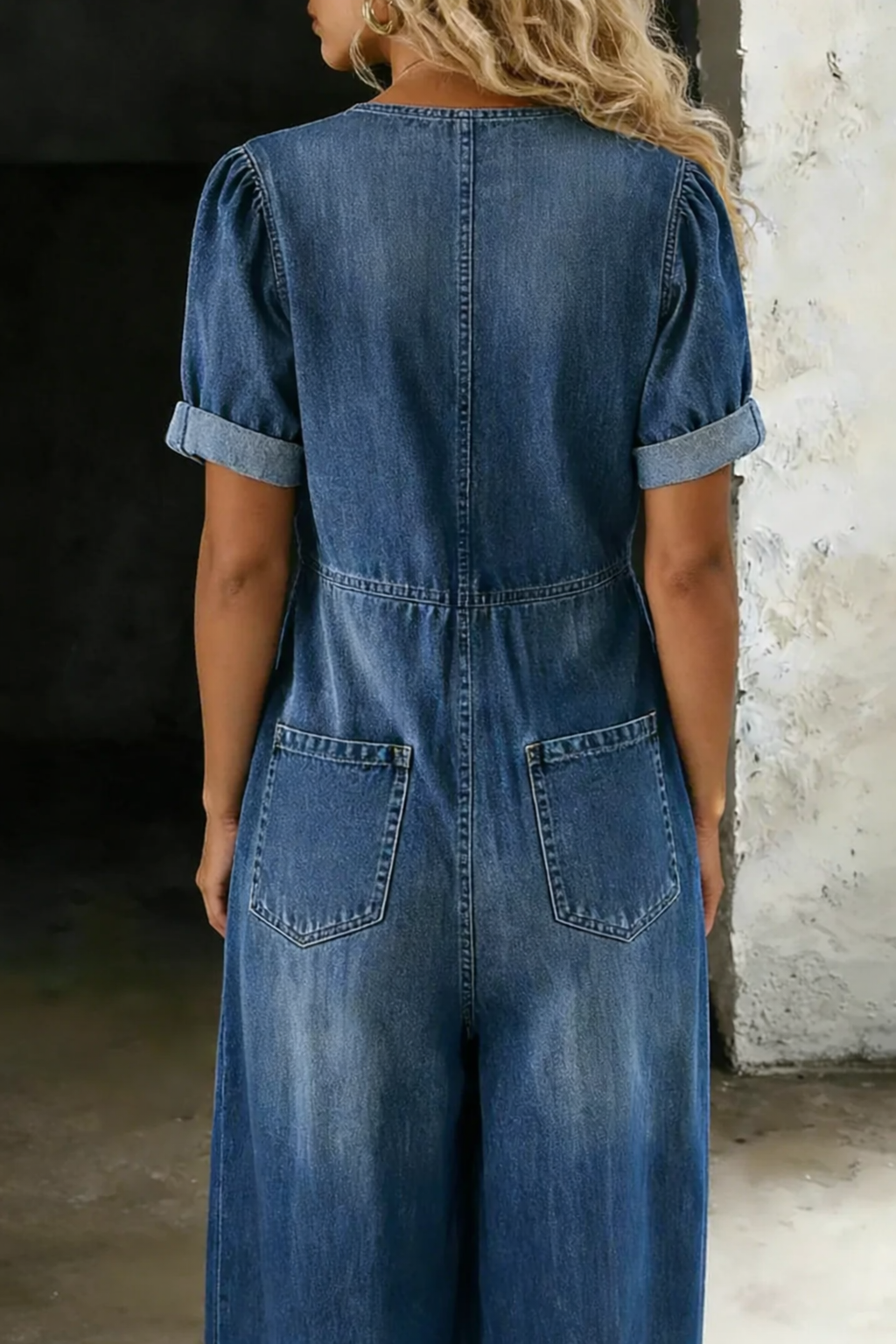 Maya | Kortærmet jumpsuit med V-hals