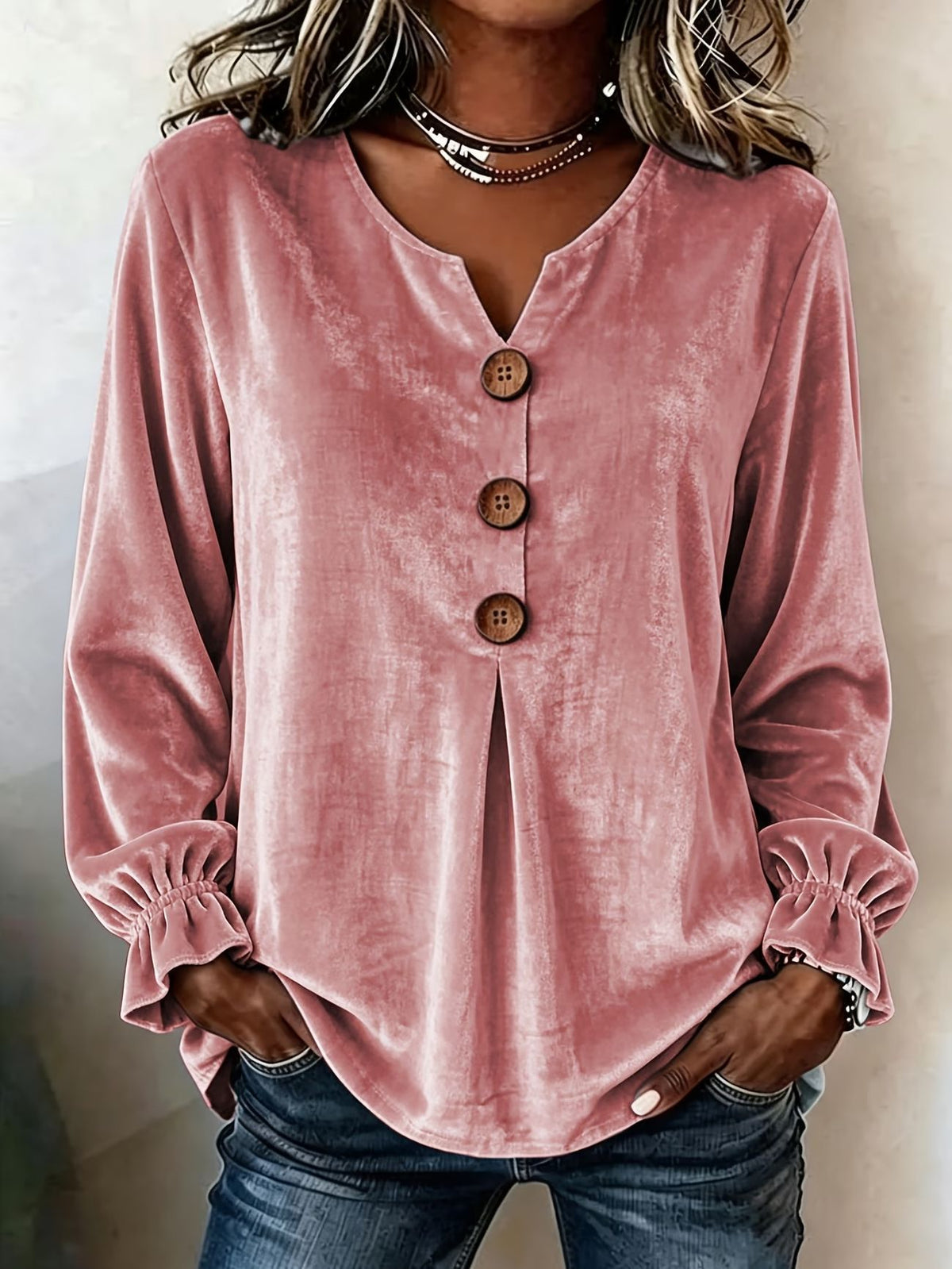 Karla – Blød bluse med V-hals og knapper