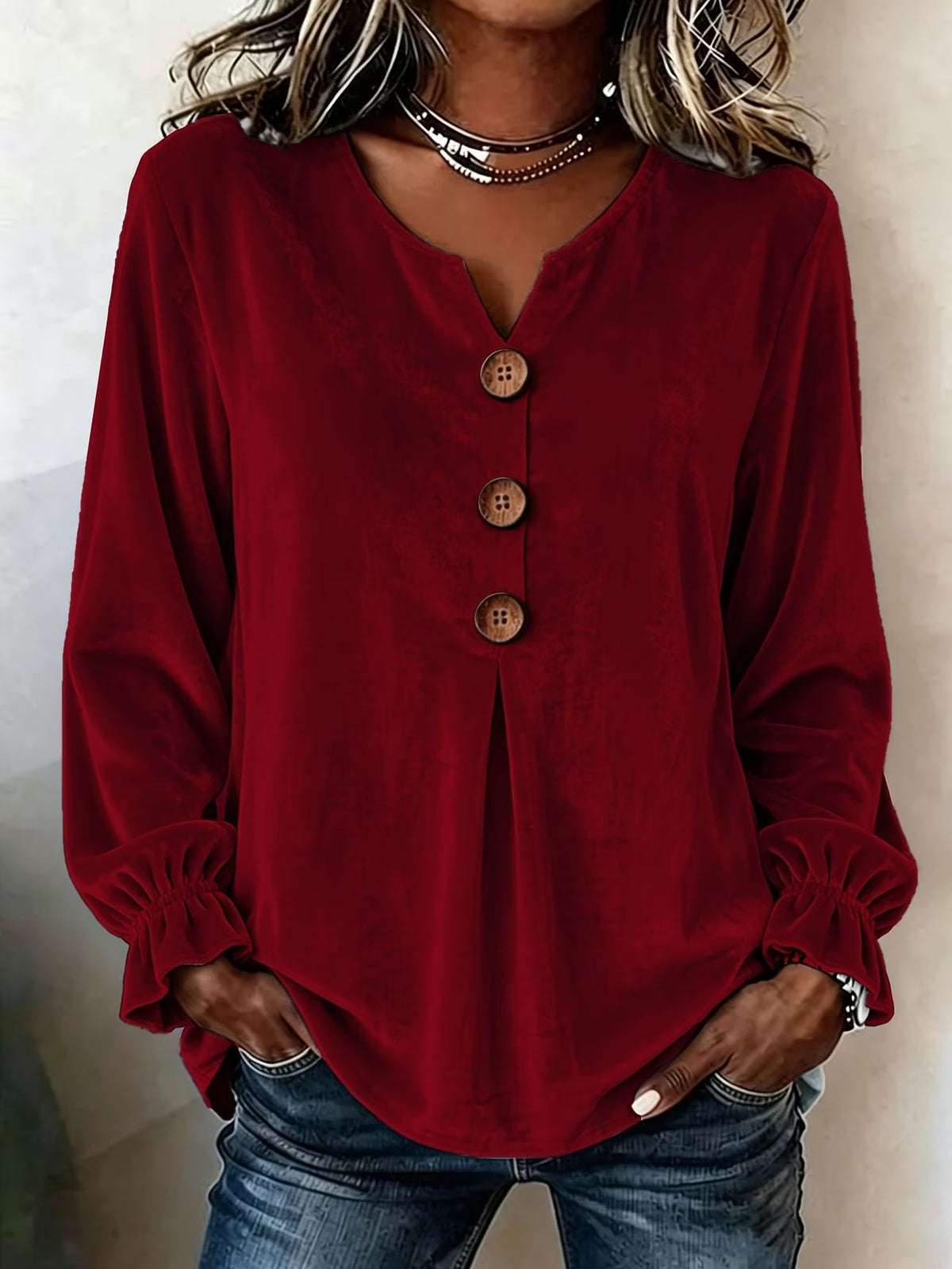 Karla – Blød bluse med V-hals og knapper