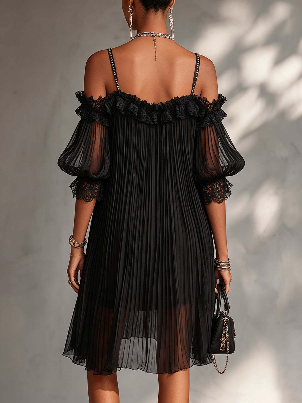 Vittoria – Sort chiffon-minikjole med blonder
