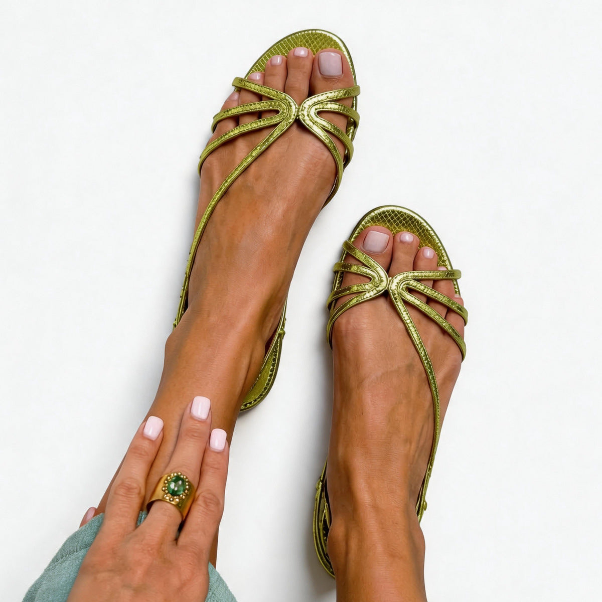 Metalliske sandaler med smalle remme