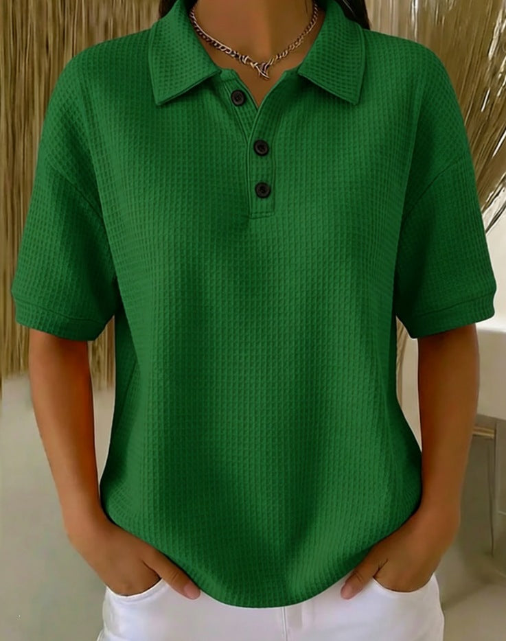 Celena– Komfortabel polo-bluse med vaffelstruktur