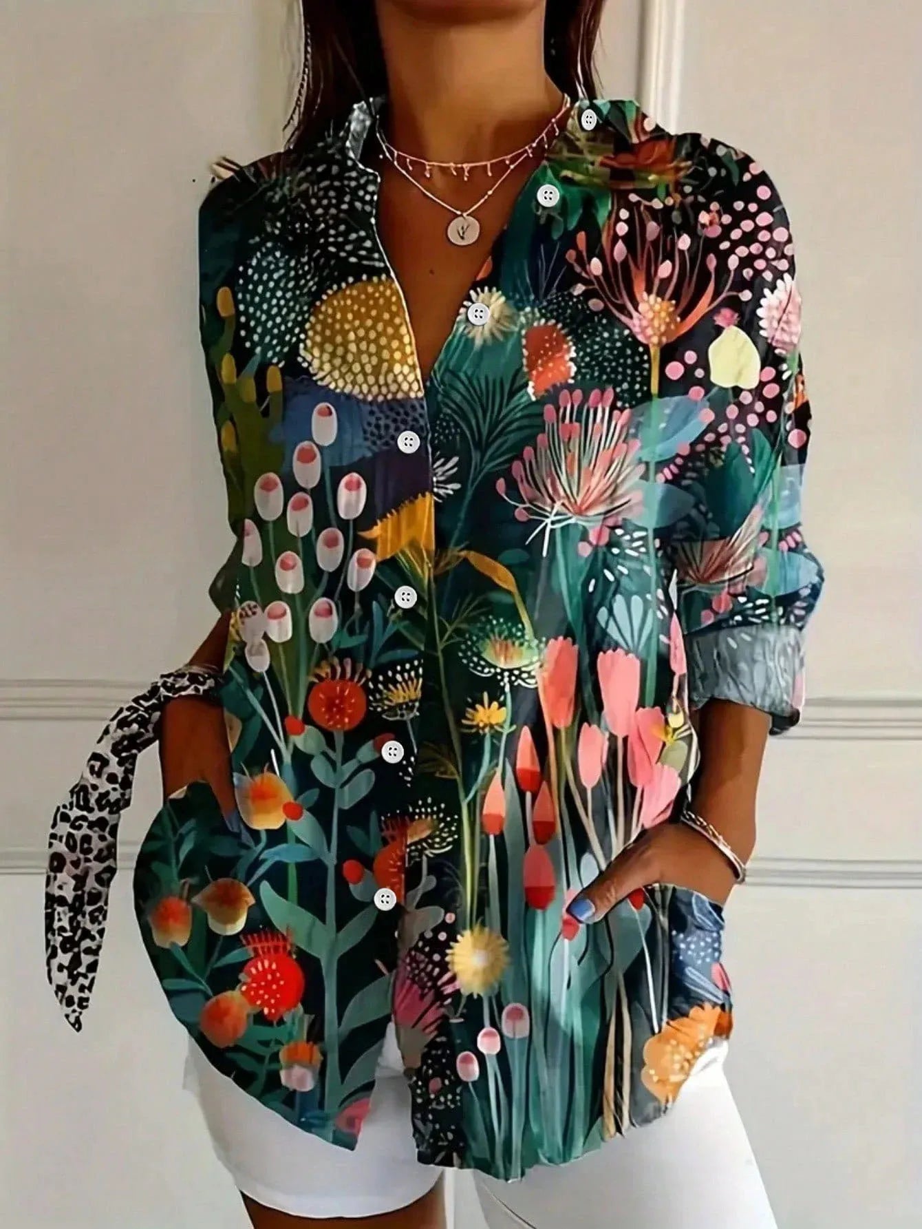 Astrid | Bluse med farverige mønstre