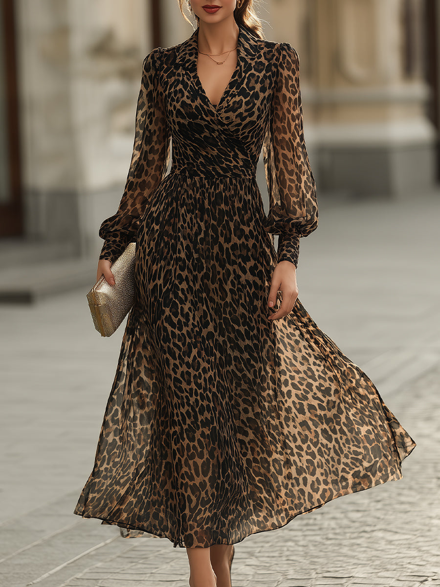 Midikjole i leopard med lange ærmer