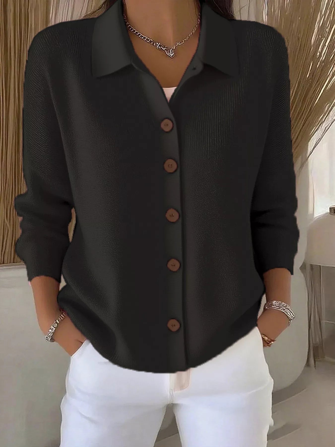 Mila™ – Elegant Striktrøje med Knapper