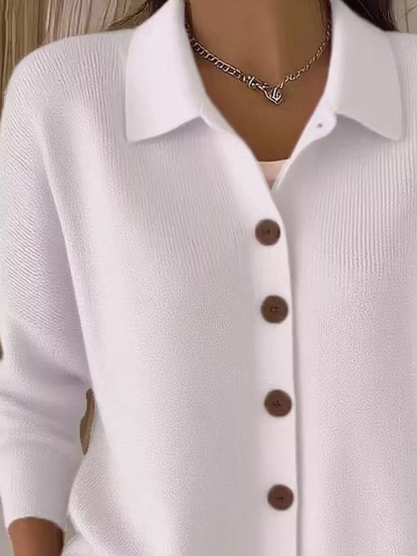 Mila™ – Elegant Striktrøje med Knapper