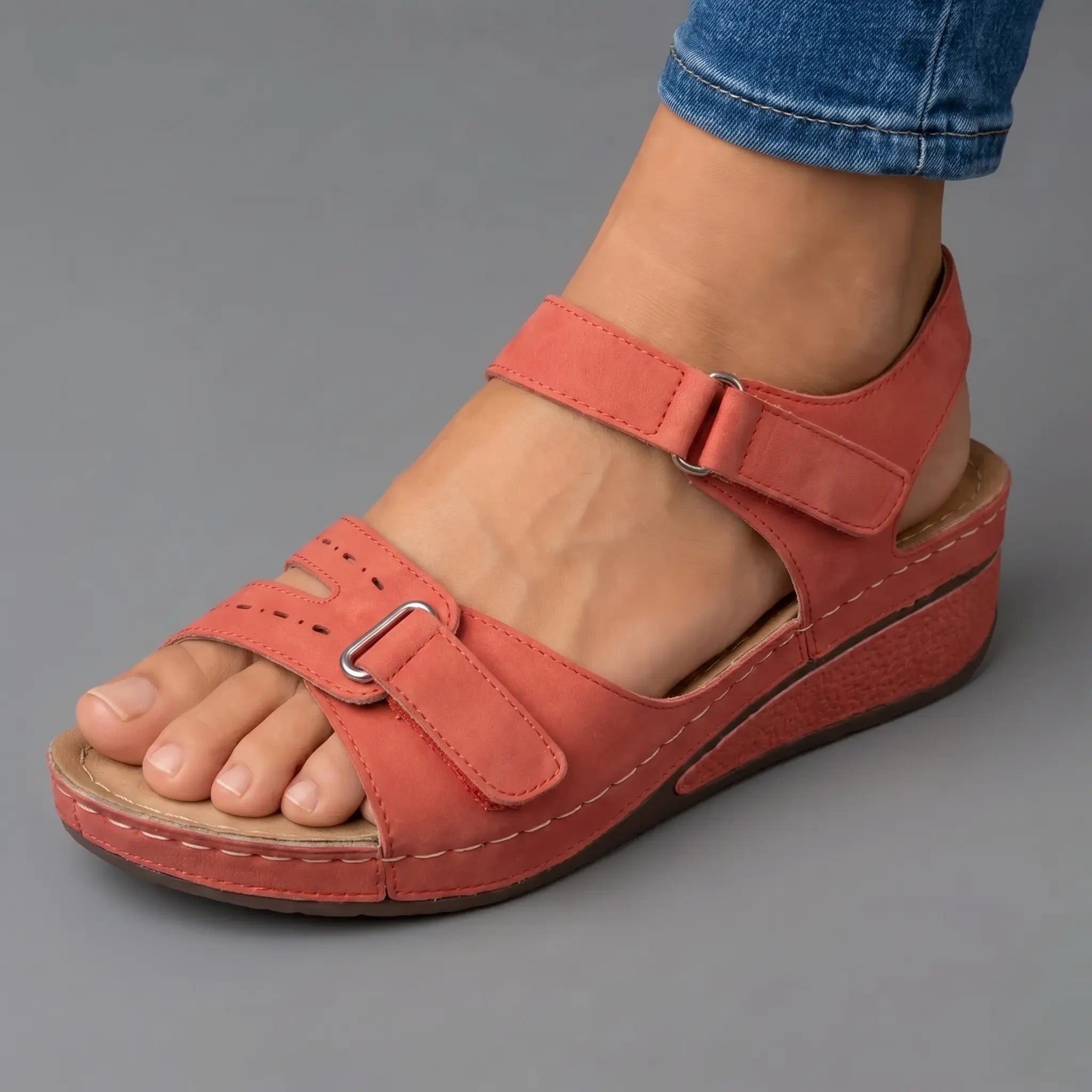 Komfortable ortopædiske sandaler med kilehæl