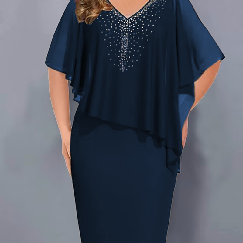 Vivia – Elegant capekjole med rhinsten